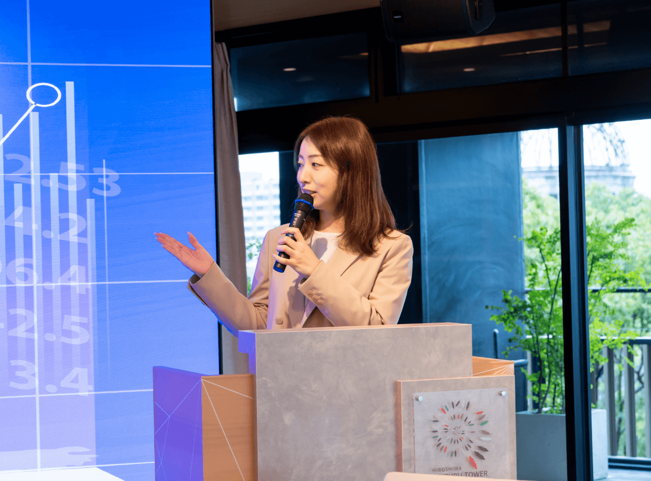 2045 Future Presentation Room「るり」5